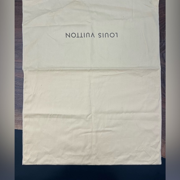 EUC LOUIS VUITTON FLAP CLOSURE DDUST BAG - LARGE - Picture 3 of 3